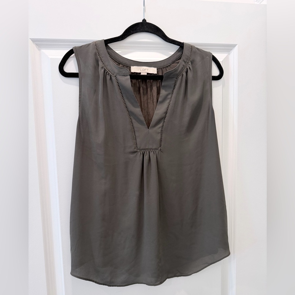 LOFT | Olive Green Sleeveless V-Neck Pleated Camisole Size Medium